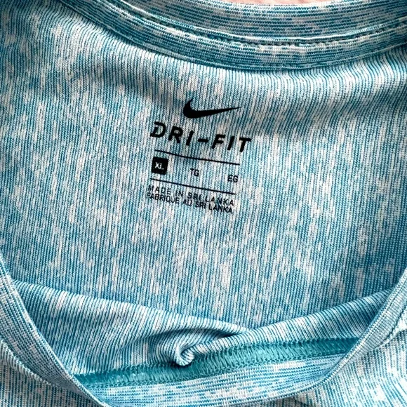 Nike dry fit tank - Picture 2 of 3